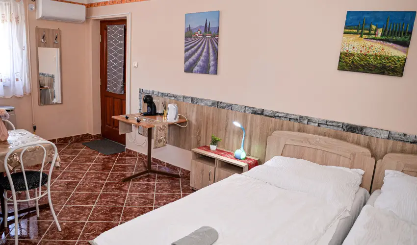 Hajnal Apartman Hajdszoboszl - Mjus 1. (min. 2 j)