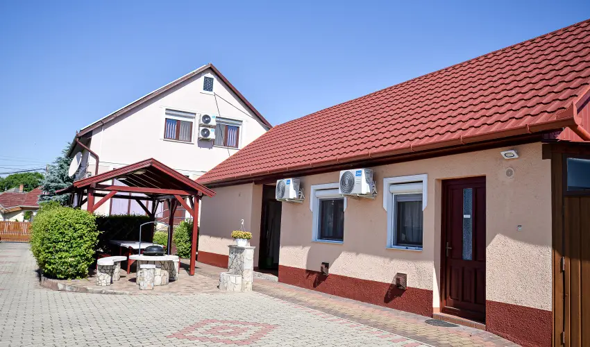 Hajnal Apartman Hajdszoboszl - Mjus 1. (min. 2 j)