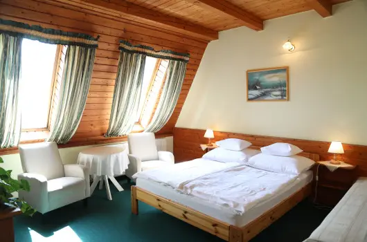 Hajd� Kast�ly Hotel - M�jus 1. (min. 3 �j)