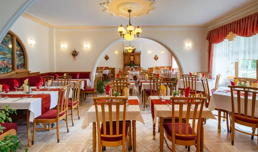 Hajd� Kast�ly Hotel Hajd�szoboszl� - M�jus 1. (min. 3 �j)