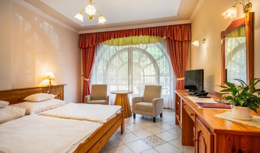 Hajd� Kast�ly Hotel Hajd�szoboszl� - M�jus 1. (min. 3 �j)