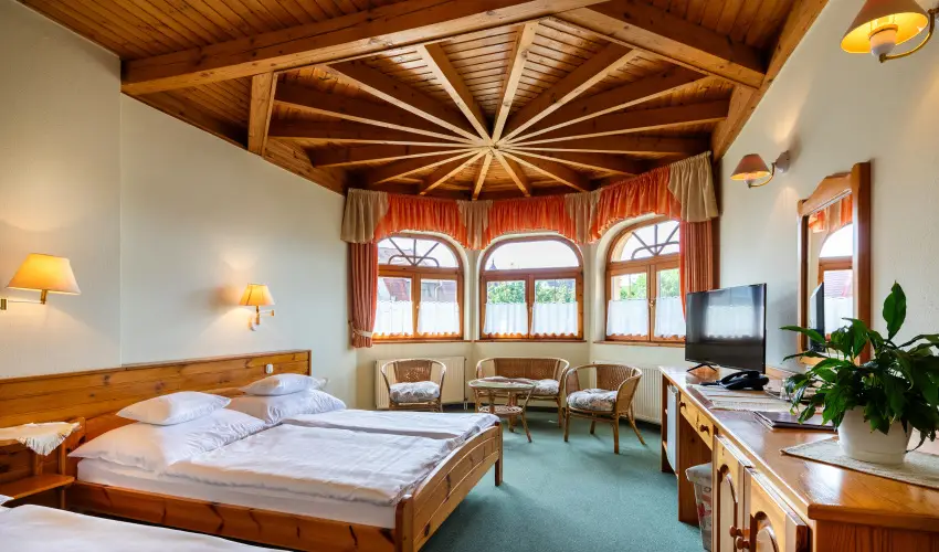 Hajd� Kast�ly Hotel Hajd�szoboszl� - M�jus 1. (min. 3 �j)