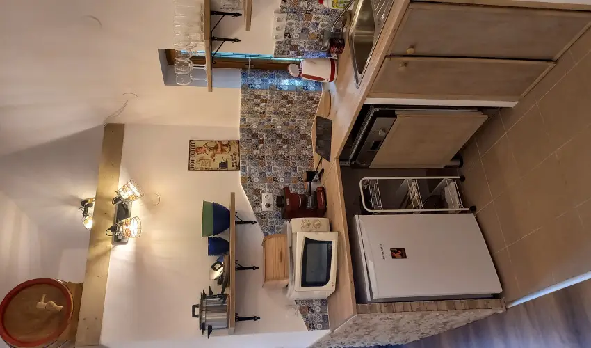 Hanga-lak Velence - Mjus 1. (min. 2 j)