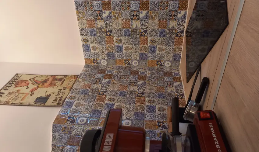 Hanga-lak Velence - Mjus 1. (min. 2 j)