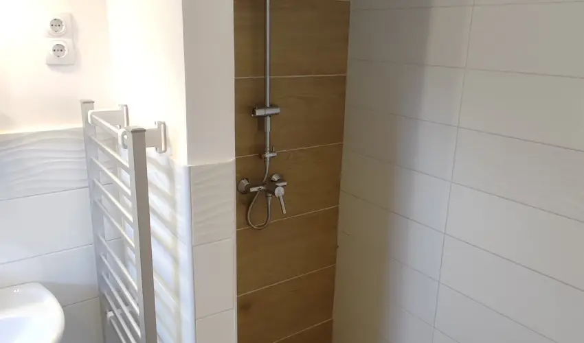 Hanga-lak Velence - Mjus 1. (min. 2 j)