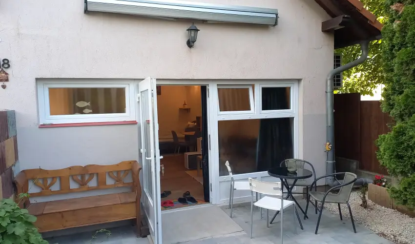 Hanga-lak Velence - Mjus 1. (min. 2 j)