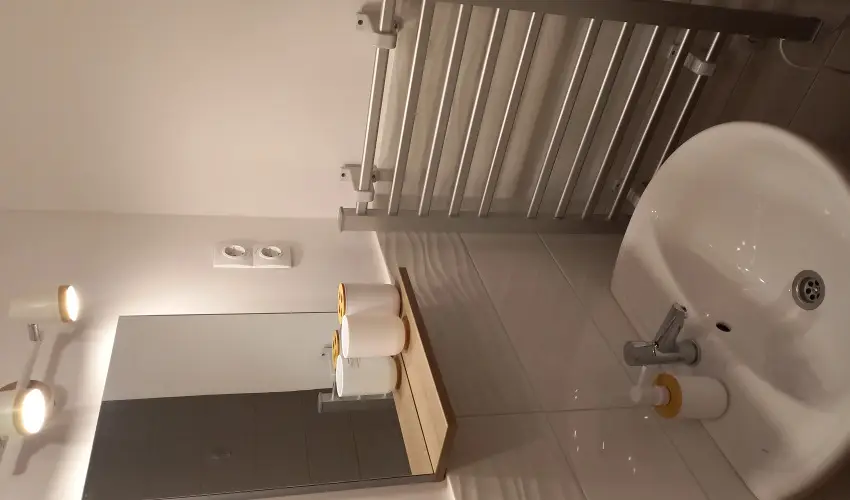 Hanga-lak Velence - Mjus 1. (min. 2 j)