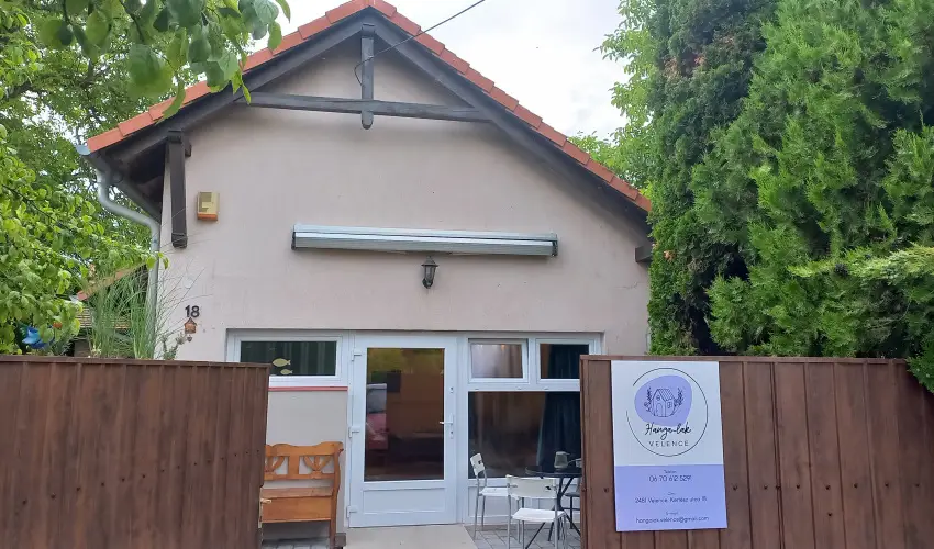 Hanga-lak Velence - Mjus 1. (min. 2 j)