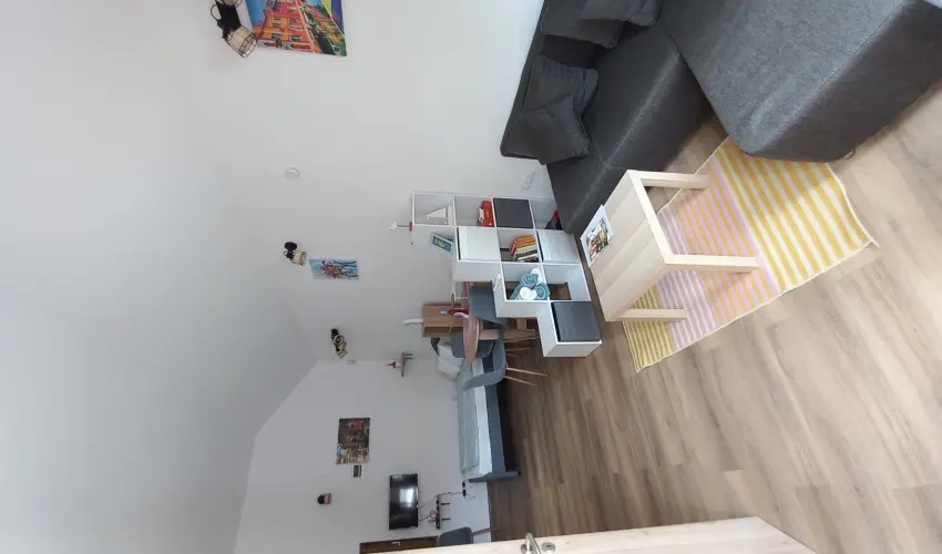 Hanga-lak Velence - Mjus 1. (min. 2 j)