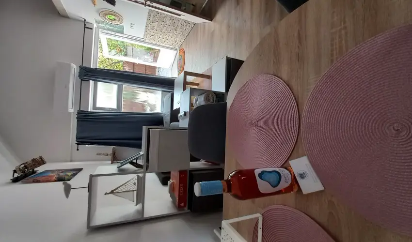 Hanga-lak Velence - Mjus 1. (min. 2 j)