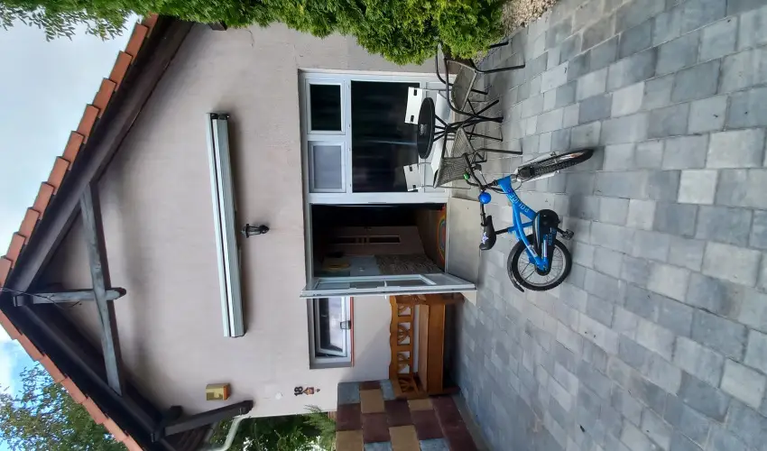 Hanga-lak Velence - Mjus 1. (min. 2 j)