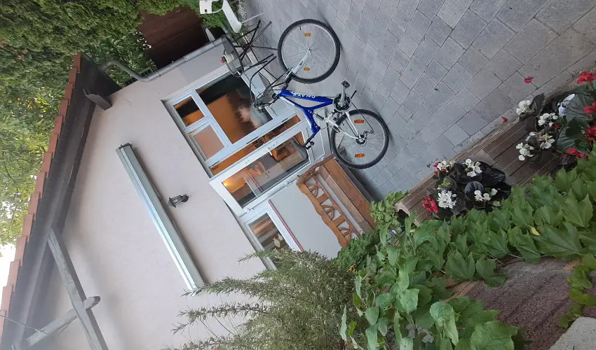 Hanga-lak Velence - Mjus 1. (min. 2 j)