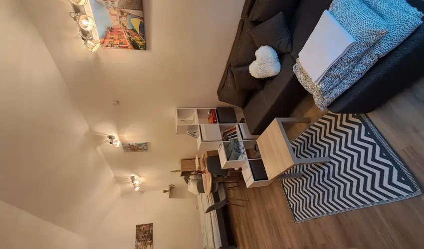 Hanga-lak Velence - Mjus 1. (min. 2 j)