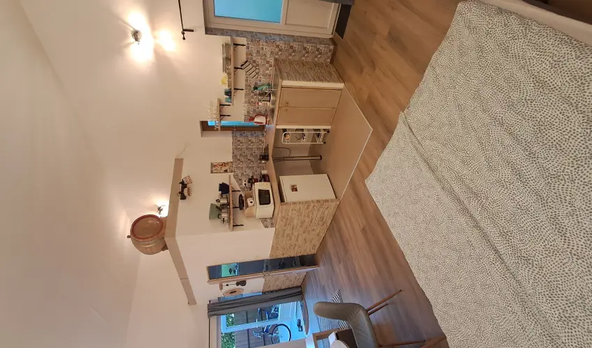 Hanga-lak Velence - Mjus 1. (min. 2 j)