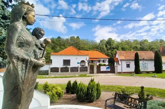 Harmony Vend�gh�z - M�jus 1.