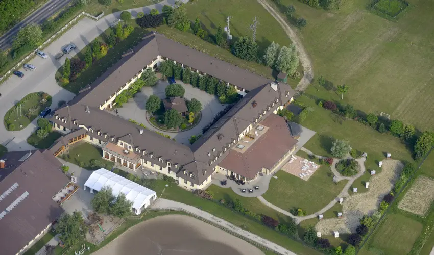 Htkti Wellness Hotel & Lovaspark Mr - Mjus 1.