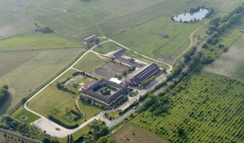 Htkti Wellness Hotel & Lovaspark Mr - Mjus 1.