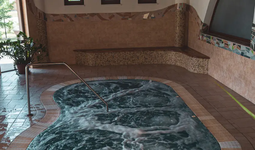 Htkti Wellness Hotel & Lovaspark Mr - Mjus 1.