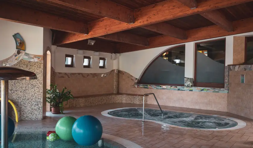 Htkti Wellness Hotel & Lovaspark Mr - Mjus 1.