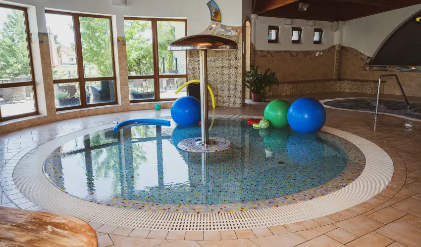 Htkti Wellness Hotel & Lovaspark Mr - Mjus 1.