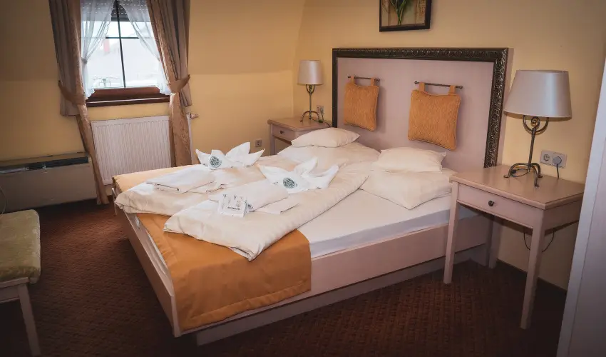 Htkti Wellness Hotel & Lovaspark Mr - Mjus 1.