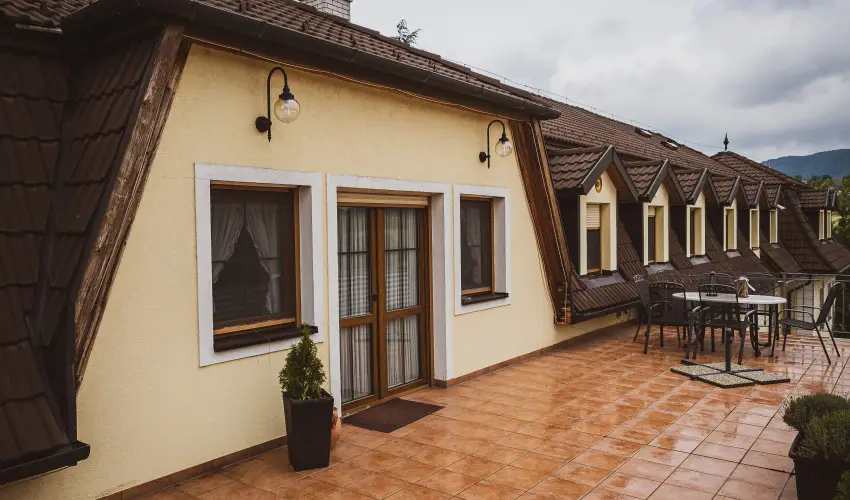 Htkti Wellness Hotel & Lovaspark Mr - Mjus 1.