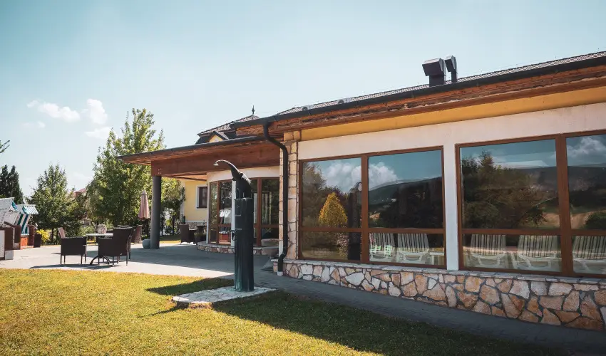 Htkti Wellness Hotel & Lovaspark Mr - Mjus 1.