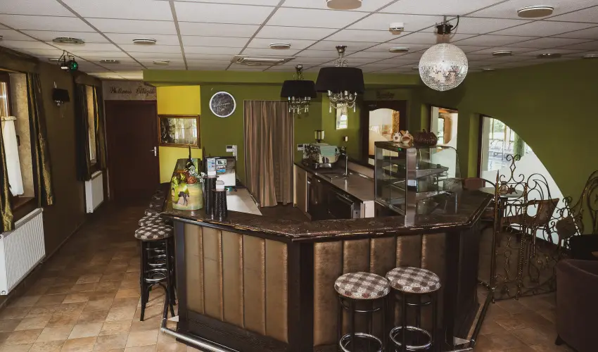 Htkti Wellness Hotel & Lovaspark Mr - Mjus 1.