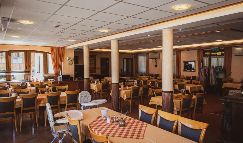 Htkti Wellness Hotel & Lovaspark Mr - Mjus 1.