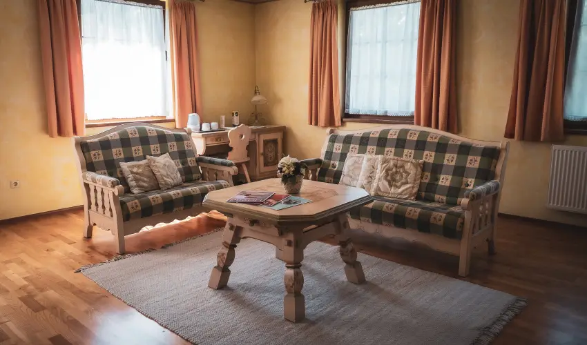 Htkti Wellness Hotel & Lovaspark Mr - Mjus 1.