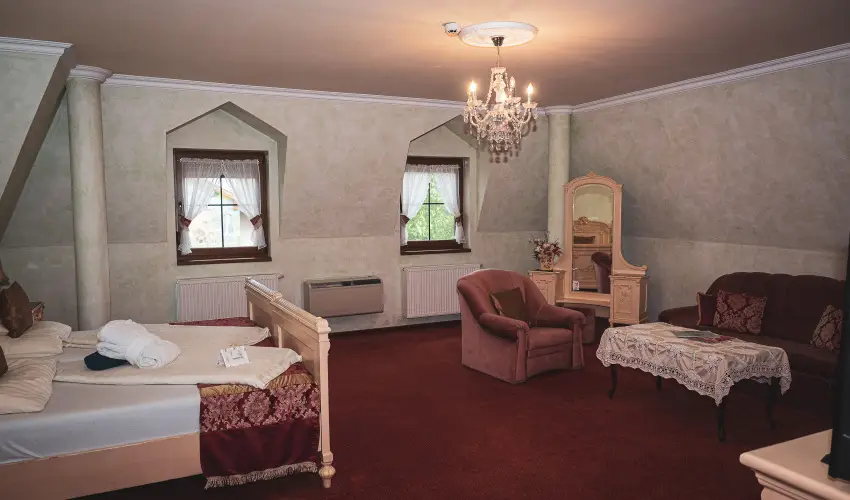 Htkti Wellness Hotel & Lovaspark Mr - Mjus 1.