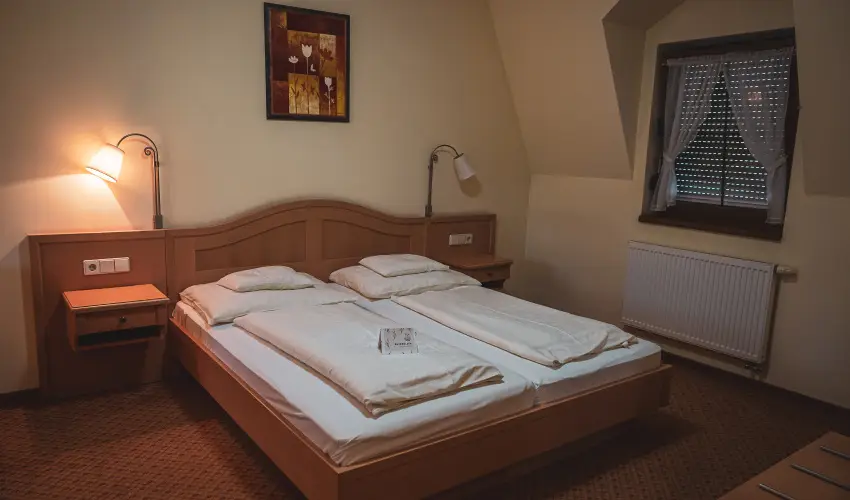 Htkti Wellness Hotel & Lovaspark Mr - Mjus 1.