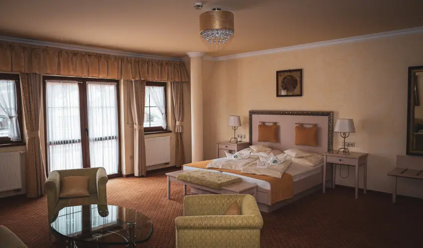 Htkti Wellness Hotel & Lovaspark Mr - Mjus 1.