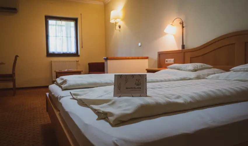 Htkti Wellness Hotel & Lovaspark Mr - Mjus 1.