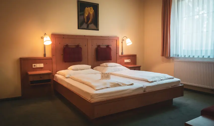 Htkti Wellness Hotel & Lovaspark Mr - Mjus 1.