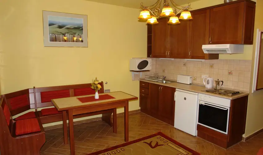 HoldLux Apartmanok Srvr - Mjus 1. (min. 2 j)