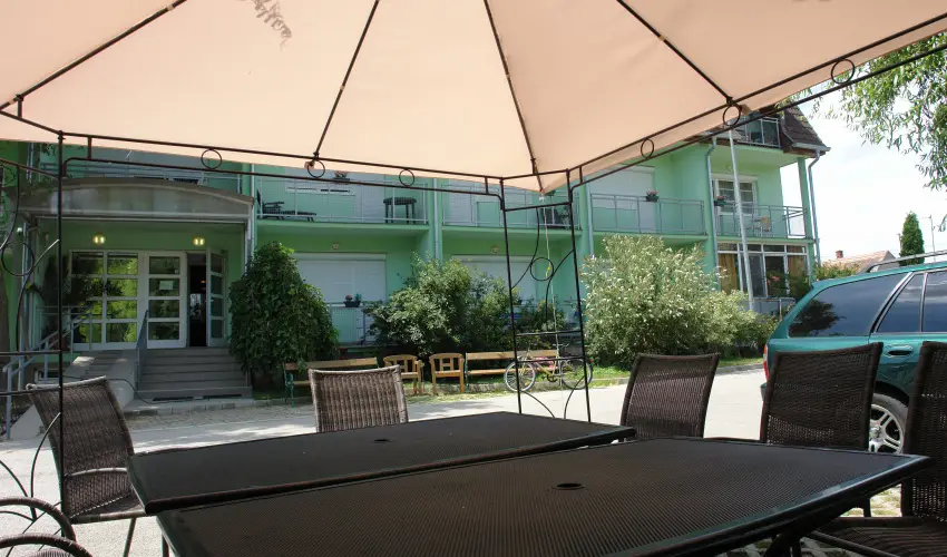 HoldLux Apartmanok Srvr - Mjus 1. (min. 2 j)