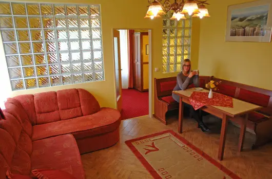 HoldLux Apartmanok - Mjus 1. (min. 2 j)