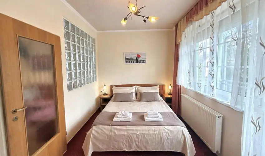 HoldLux Apartmanok S�rv�r - M�jus 1. (min. 2 �j)