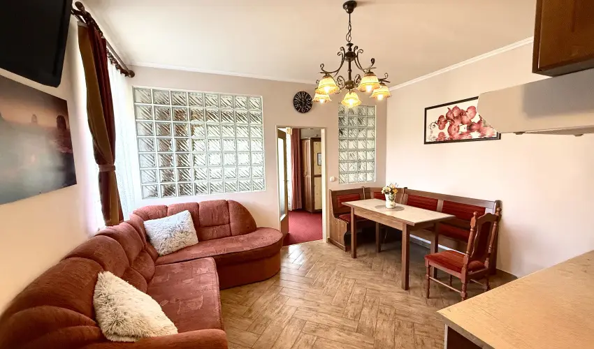 HoldLux Apartmanok S�rv�r - M�jus 1. (min. 2 �j)
