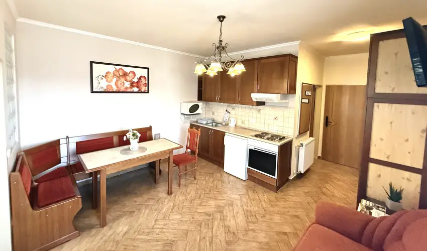 HoldLux Apartmanok S�rv�r - M�jus 1. (min. 2 �j)