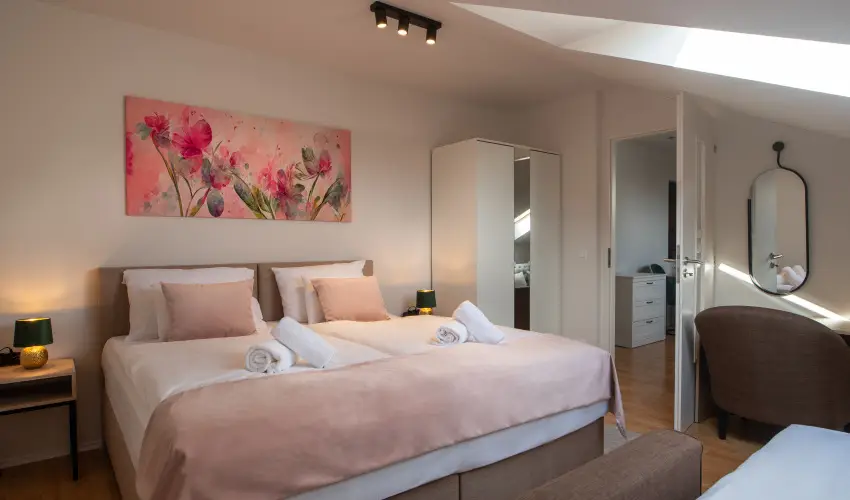 Holdvirg Hotel Srvr - Mjus 1. - teljes elrefizetssel