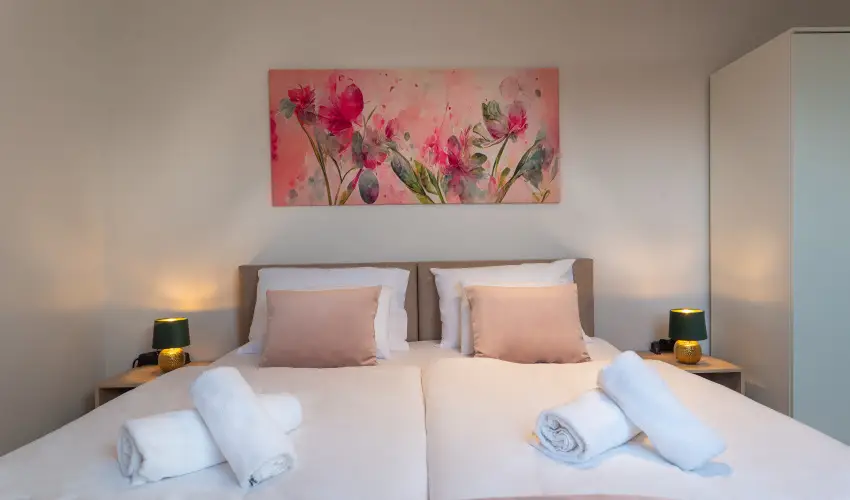 Holdvirg Hotel Srvr - Mjus 1. - teljes elrefizetssel