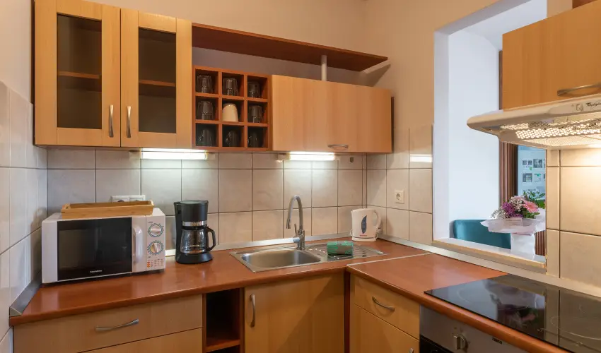 Holdvirg Hotel Srvr - Mjus 1. - teljes elrefizetssel