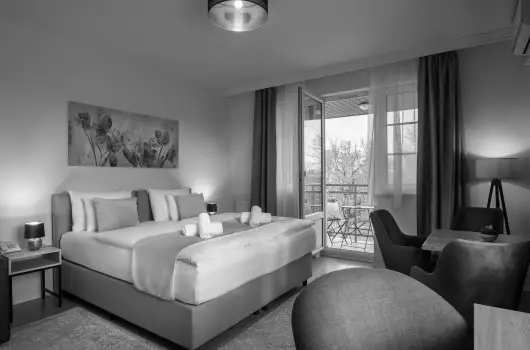 Holdvir�g Hotel - M�jus 1.