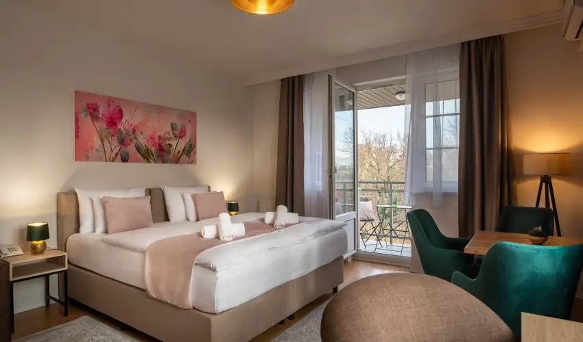 Holdvirg Hotel Srvr - Mjus 1. - teljes elrefizetssel