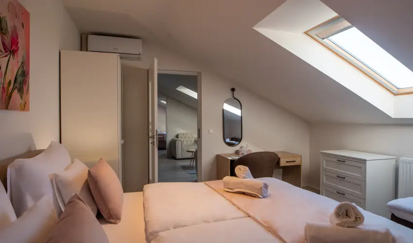 Holdvirg Hotel Srvr - Mjus 1. - teljes elrefizetssel