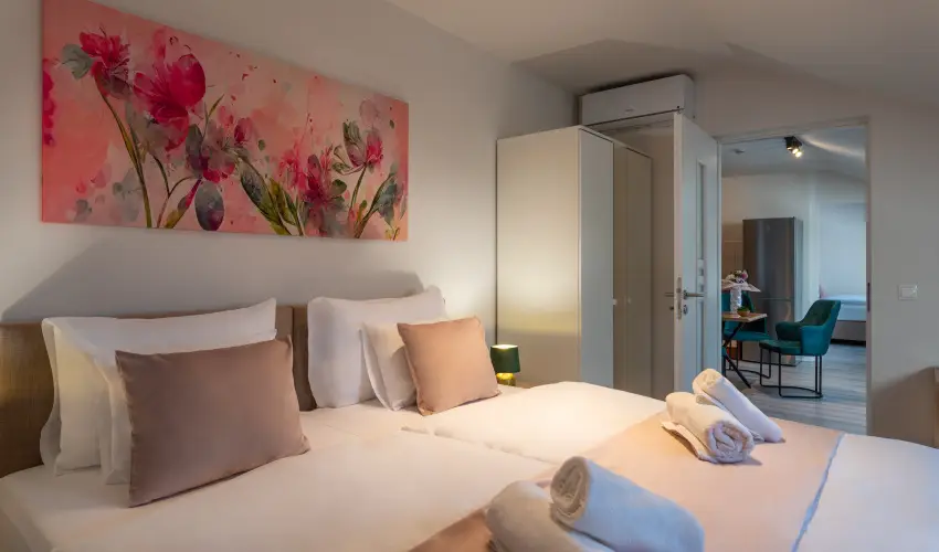 Holdvirg Hotel Srvr - Mjus 1. - teljes elrefizetssel