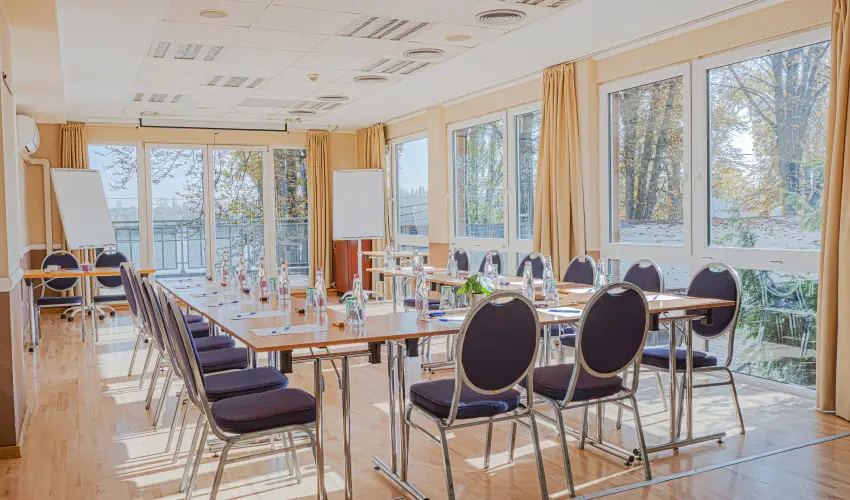 Holiday Beach Budapest Wellness Hotel with Sauna Park Budapest - Mjus 1.