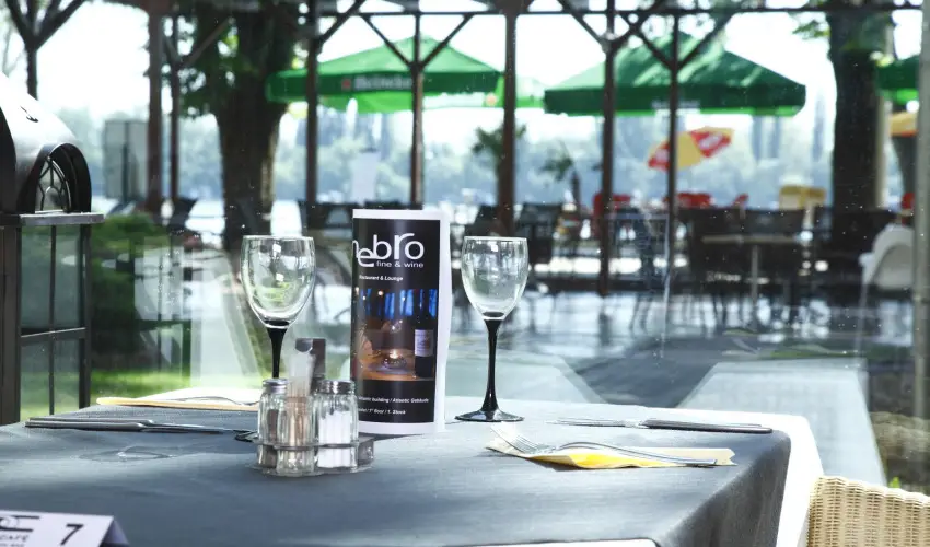 Holiday Beach Budapest Wellness Hotel with Sauna Park Budapest - Mjus 1.